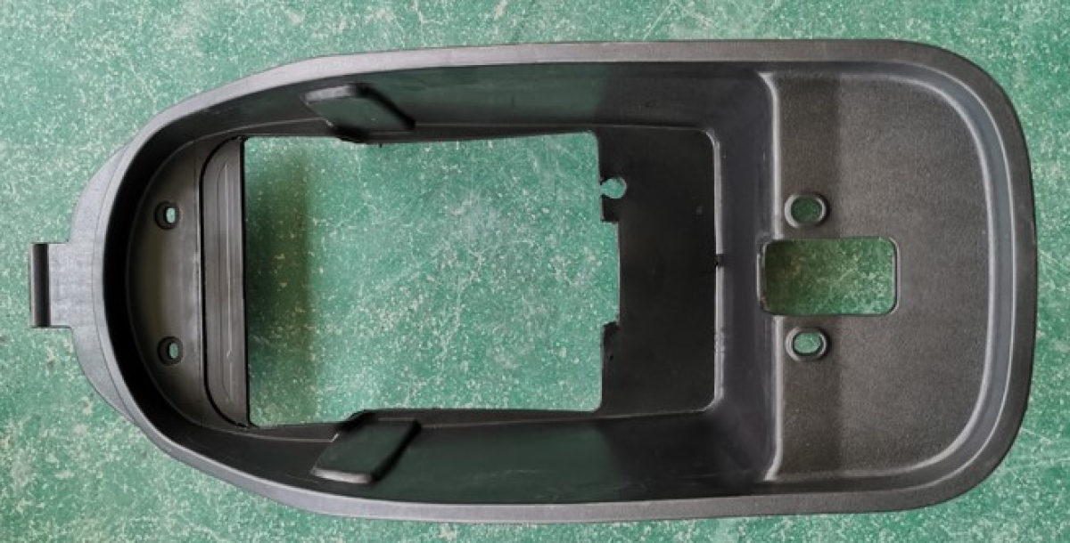 EB.MASKA PREDNJA SEDISTE CRNA BN011